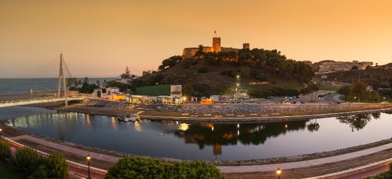 Sehenswürdigkeiten in Fuengirola – Hafen und Burg von Sohail (Ayuntamiento Fuengirola)
